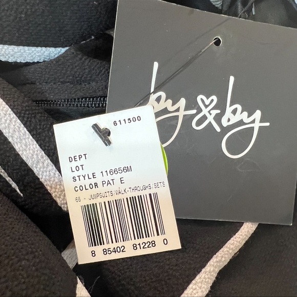 NWT By & By Wide Leg Capri Romper Size 1 Juniors Jumpsuit Striped Black White XS - Picture 7 of 12